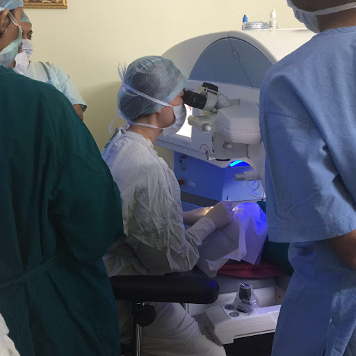 Dr Helen - Cataract, ReLEx-SMILE & LASIK Surgeon Dr Helen - Cataract, ReLEx-SMILE & LASIK Surgeon