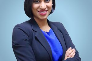 Eye specialist Dr. Andrea Barr Pakar Mata/ Ophthalmologist